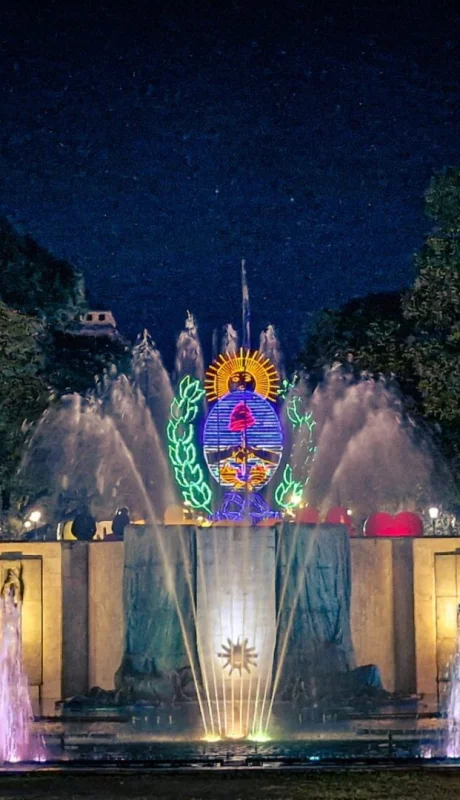 La fuente de agua de la plaza Independencia de Mendoza se prepara para dar un espectáculo