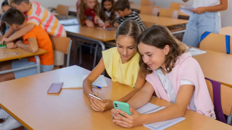 "La inteligencia artificial hace más eficientes los tiempos de la planificación, de la correción, y de tutorías individuales" (E. Cossini)