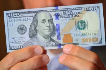 El dólar oficial aceleró una baja importante: a cuánto cotiza el blue