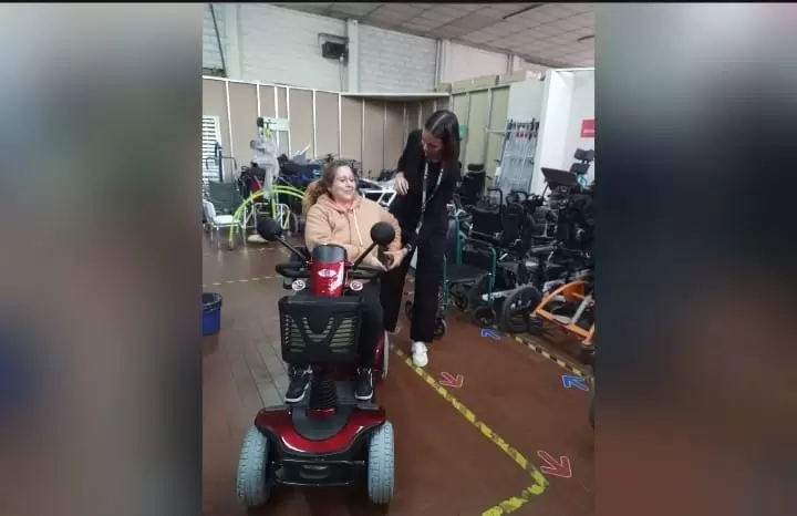 La entrega del scooter se realizó en el edificio de Salta y Vicente López, en Ciudad.