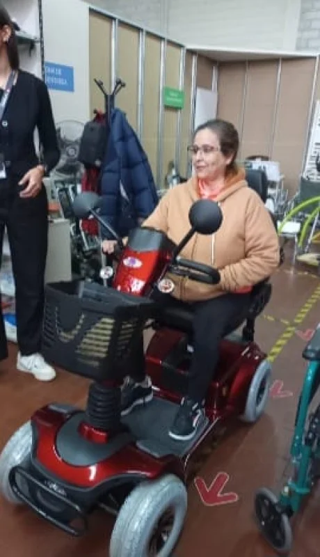 Gloria Muñoz, la beneficiaria del scooter.