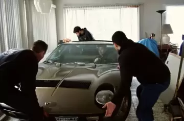 Escondió un Lamborghini en el living durante 40 años y lo vendió por un dineral