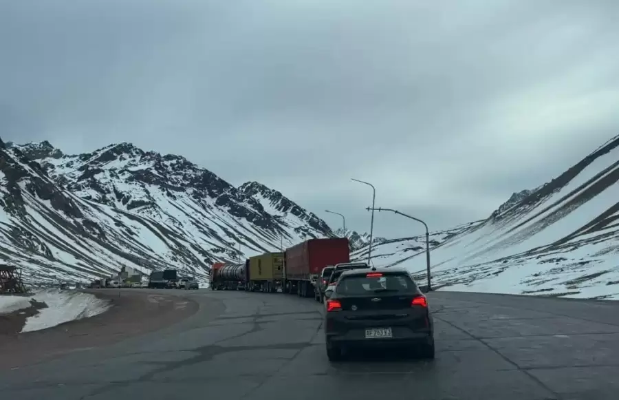 Ante la amenaza de tormentas fuertes, Chile decidió cerrar el paso sin consultar ni coordinar.