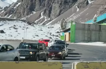 Cerraron el Paso Cristo Redentor: cientos de vehículos quedaron varados