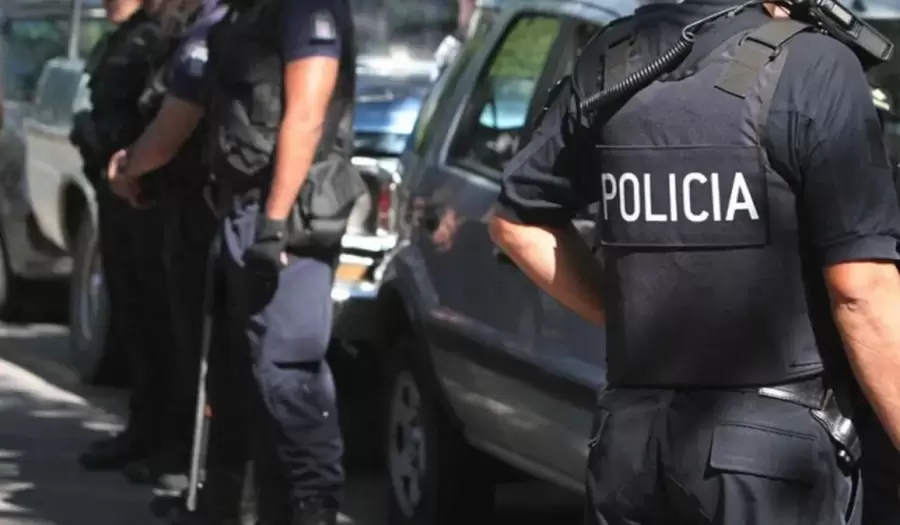 Con esfuerzo, la mujer pudo llamar al 911.