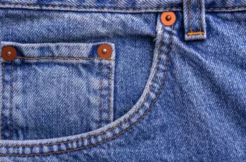 Qué es el bolsillo pequeño del jean y por qué se sigue usando