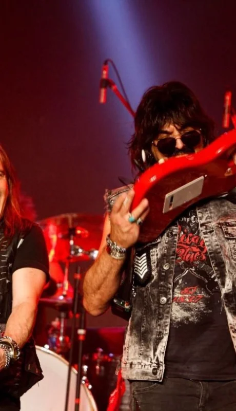 La leyenda de Rata Blanca continúa.