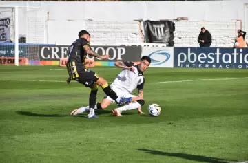Gimnasia y Esgrima venció 2-1 a Almirante Brown y sigue firme en la cima de la Zona B