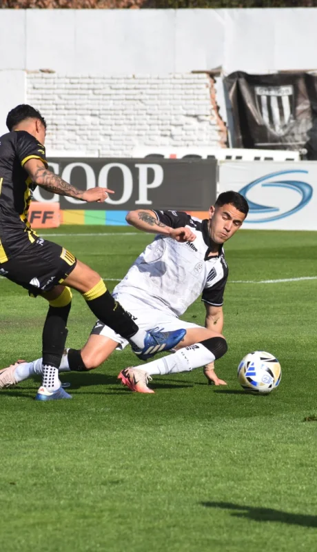 Gimnasia y Esgrima venció 2-1 a Almirante Brown y sigue firme en la cima de la Zona B