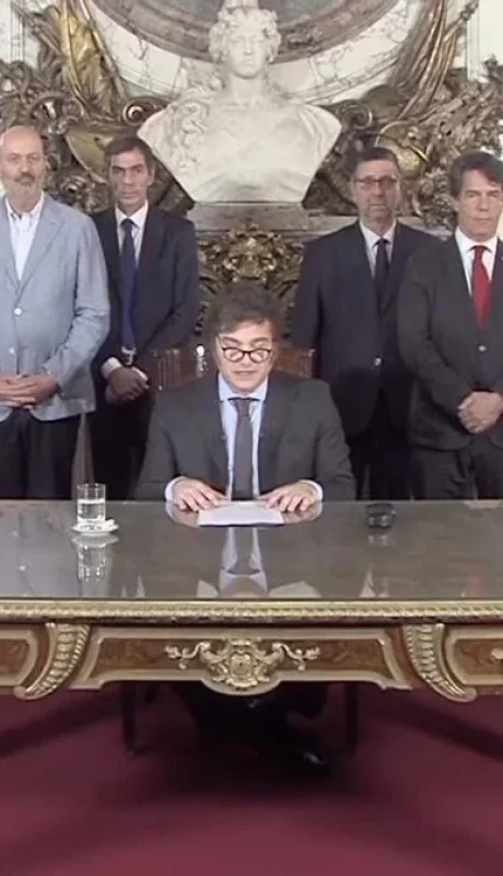 El presidente Javier Milei y su Gabinete, del que se irán dos figuras centrales. (Foto: archivo web)