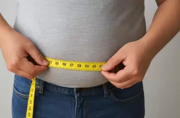 Japón penaliza la obesidad: polémica mundial por la ley de la cintura