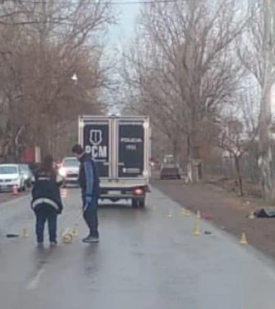 La Policía Científica analiza los detalles en el lugar del hecho. (Gentileza)