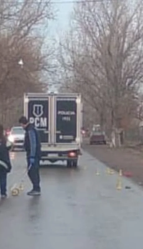 La Policía Científica analiza los detalles en el lugar del hecho. (Gentileza)