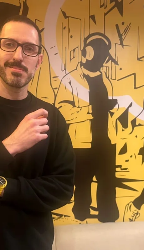 El mago Adrián Lacroix en Ciudadano News/ Foto: Marcos Sosa