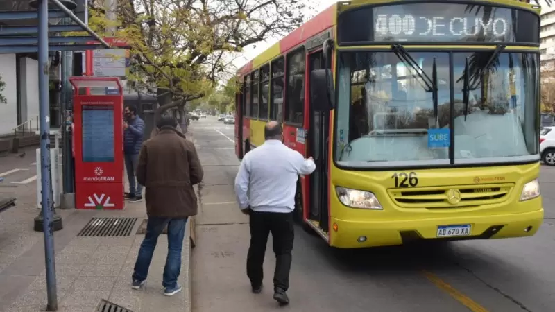 Tarjetas de plástico, de débito, celulares y relojes inteligentes. Nuevas maneras de pagar el boleto.