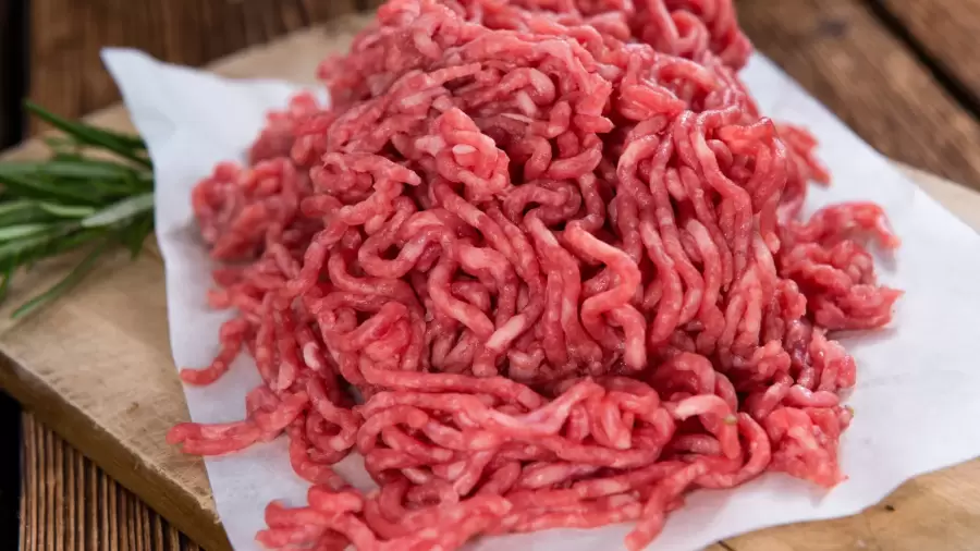Carne molida: prohibida en niños.