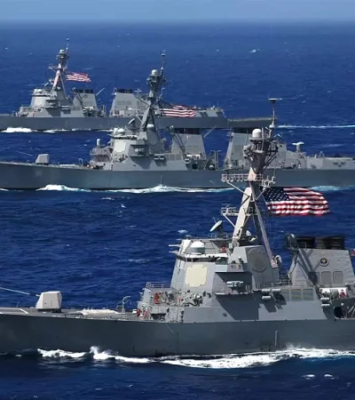 Hay indicios de que varios buques de guerra estadounidenses se estarían posicionando afuera de aguas territoriales venezolanas.