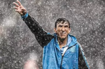 Racing eliminó a Peñarol y Costas destacó la fuerza del equipo: "Vamos a la guerra..."