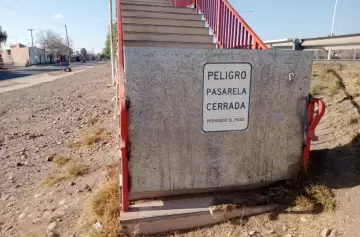 Qué pasa con la pasarela de Acceso Este y Tirasso que está inhabilitada desde marzo