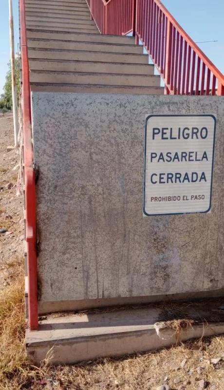 Pasarela que cruza el Acceso Este a la altura de la calle Tirasso en Guaymallén/ Fuente: Ciudadano News