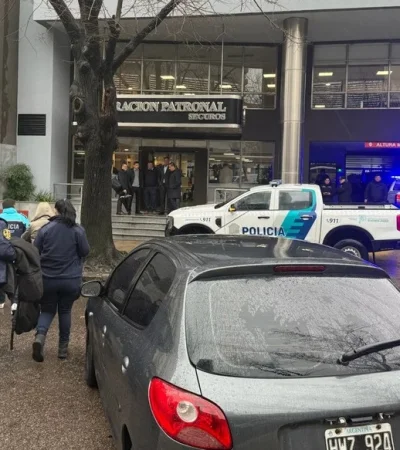 Frente del edificio en el que ocurrió la tragedia. (Foto: Policía de la Provincia de Buenos Aires) - web