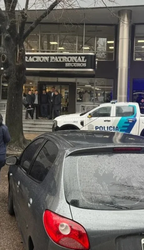 Frente del edificio en el que ocurrió la tragedia. (Foto: Policía de la Provincia de Buenos Aires) - web