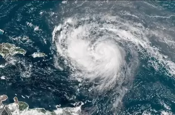 El huracán Erin vuelve a fortalecerse y se disparan las alarmas