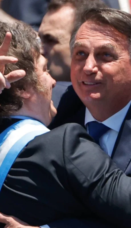 Bolsonaro vio en su afinidad política con Milei una posibilidad de evadir el juicio que lo tiene como principal acusado.