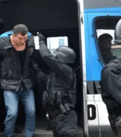 El acusado es trasladado a sede judicial para un interrogatorio. (Foto: gentileza Todo Jujuy)