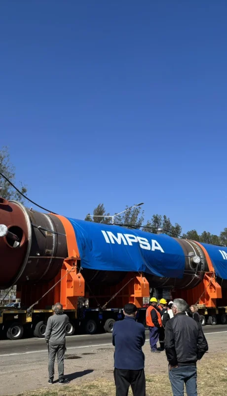 El reactor hecho por IMPSA llegó a la planta de YPF en Luján de Cuyo.