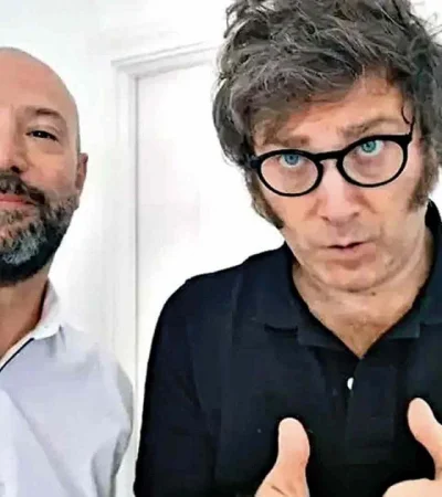 Diego Spagnuolo, el hombre sindicado como responsable de las coimas, junto al presidente Javier Milei.