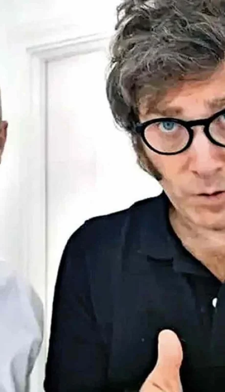 Diego Spagnuolo, el hombre sindicado como responsable de las coimas, junto al presidente Javier Milei.