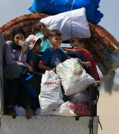 Se calcula que cerca de un millón de personas podrían ser desplazadas hacia el sur del enclave.