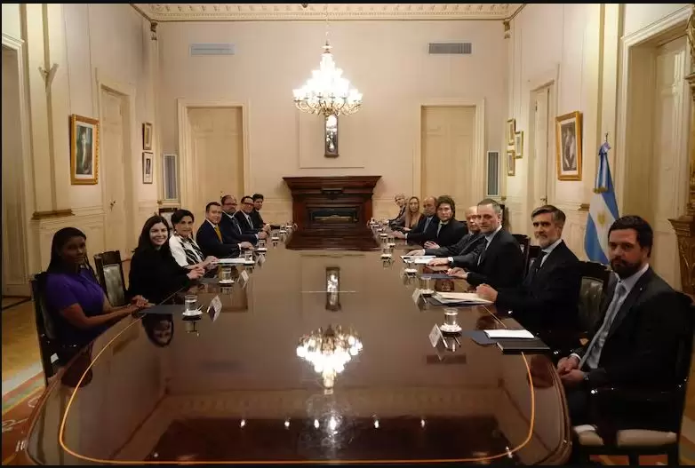 La reunión ampliada con los equipos de trabajo.