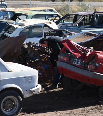 El municipio se comunicó con los dueños de los vehículos antes de compactar y destruir las unidades.