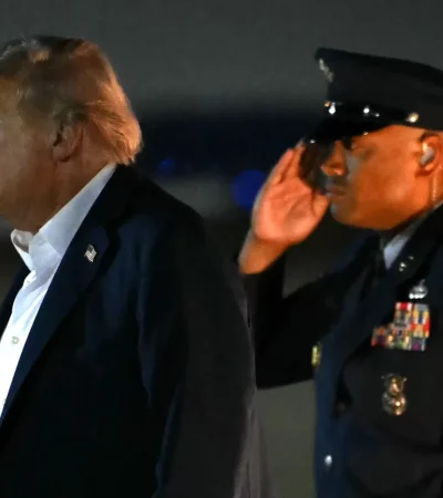 El mandatario republicano dijo que acompañará a las tropas en una vigilancia nocturna.