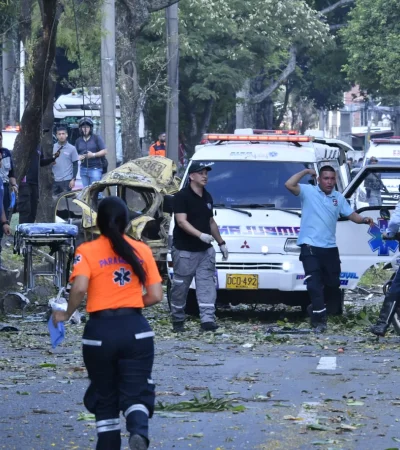 Un atentado mortífero en Cali y una emboscada a un escuadrón de la policía tiñen de luto a los colombianos.