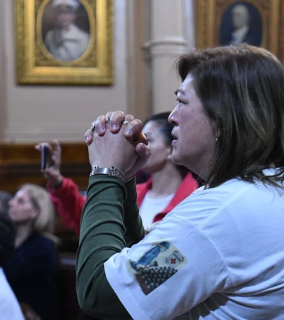 Trabajadores del Hospital Garraham estuvieron anoche en el Senado de la Nación.