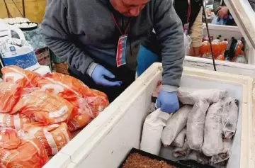 Papel higiénico en alimentos vendidos para una celebración tradicional