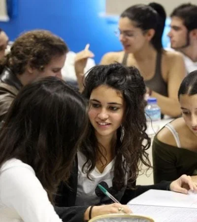 El 75% de los encuestados siente que no van a estar bien preparados para enfrentar el mundo una vez que lleguen a la adultez.