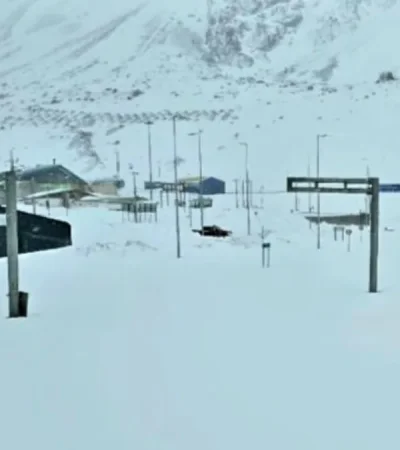 El paso Cristo Redentor está bañado de blanco