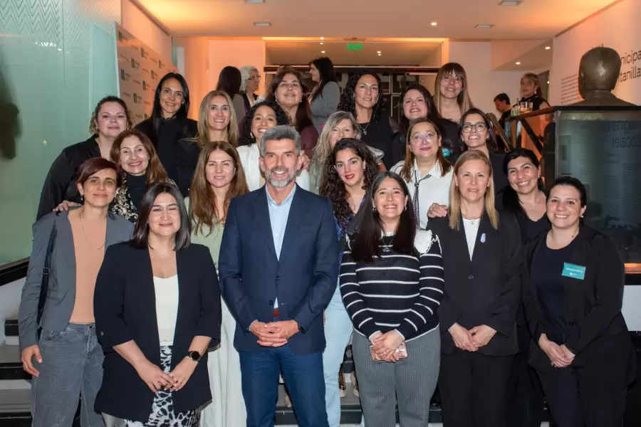 Cada galardonada recibió una estatuilla, un incentivo de 1 millón de pesos, y un voucher de una empresa de transporte.