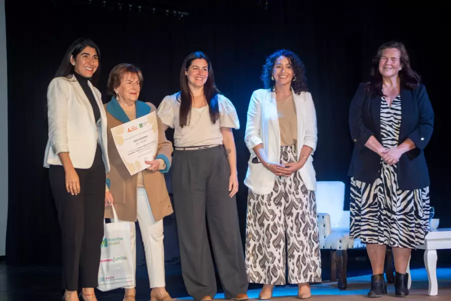 La selección de las ternas y ganadoras se realizó a través de la evaluación de un jurado de 18 representantes del sector académico, público y privado.