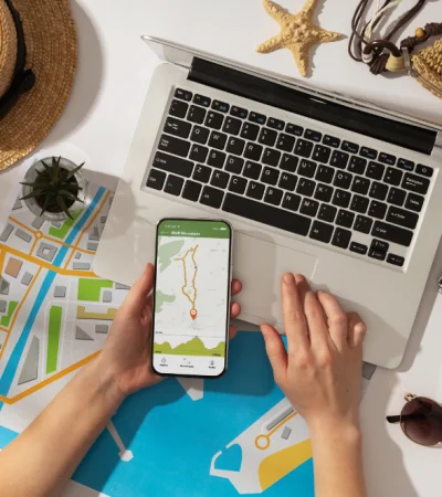 Comprar un viaje en internet o en una agencia tradicional no es lo mismo.