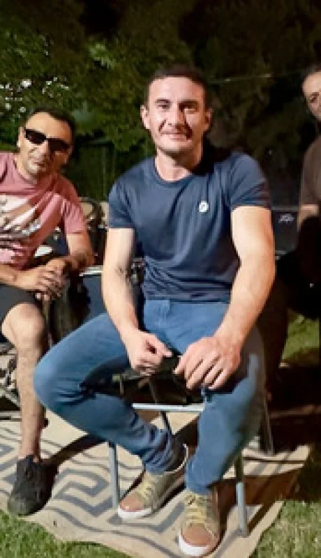 El trío integrado por Gallineto Giménez, en bajo y voz, Enzo Compagnucci, batería y Emiliano Di Césare, guitarra.