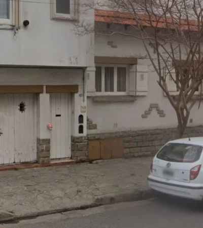 La vivienda que habitaban los dos hermanos muertos. (Foto: web)