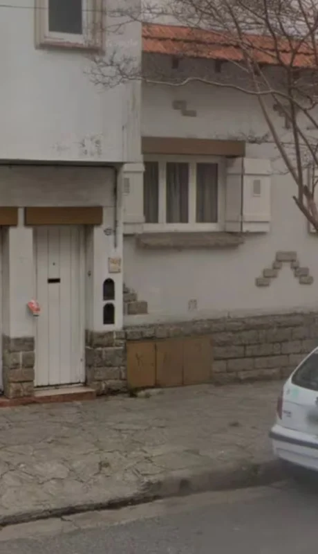 La vivienda que habitaban los dos hermanos muertos. (Foto: web)