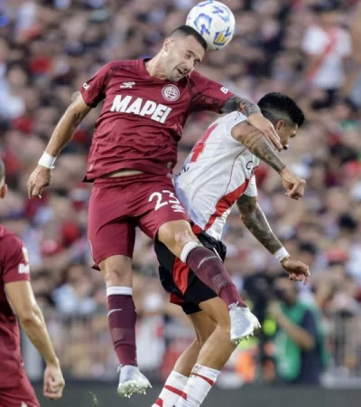 Lanús-River juegan esta noche.