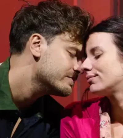 Apenas firmado el divorcio, Accardi y Gil viajaron a Bahía Blanca por las funciones que tienen estipuladas con su obra teatral En otras palabras.