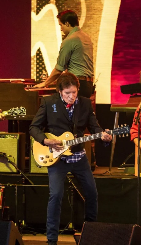 John Fogerty volvió a grabar las celebradas canciones de Creedence